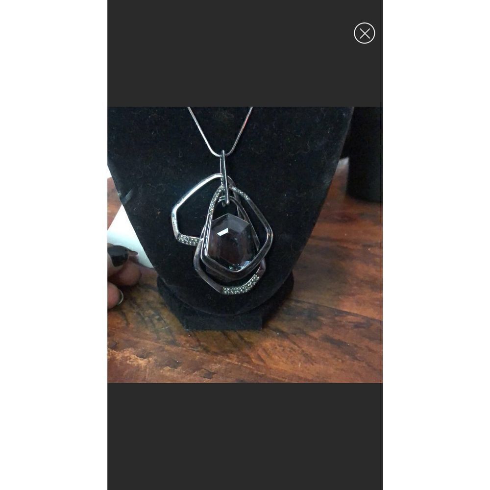 NWT Beautiful black and bullet gray long necklace.